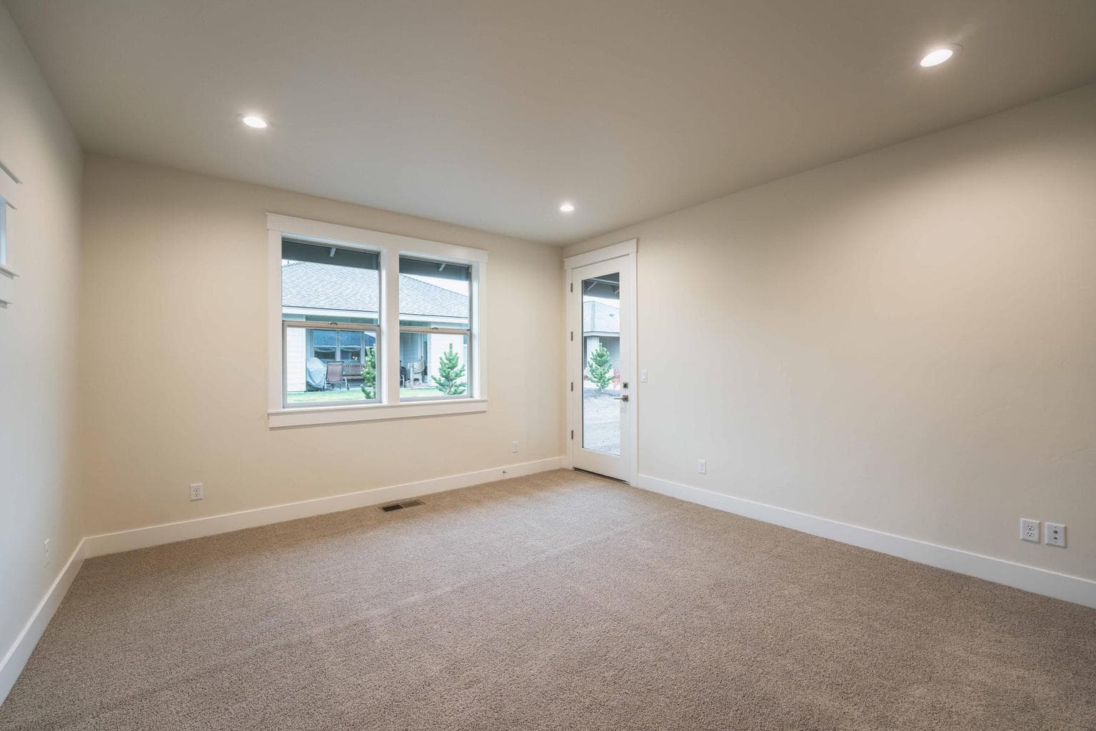 Photo of 2627 NW Redwood Circle 38 of 54