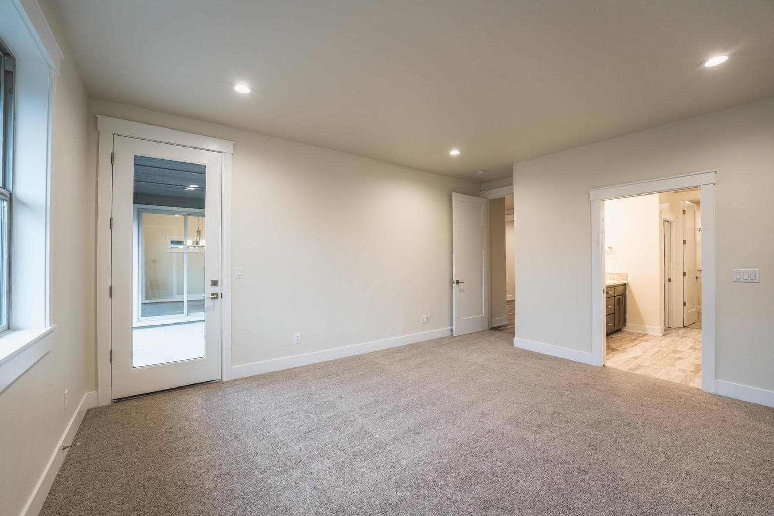 Photo of 2627 NW Redwood Circle 39 of 54