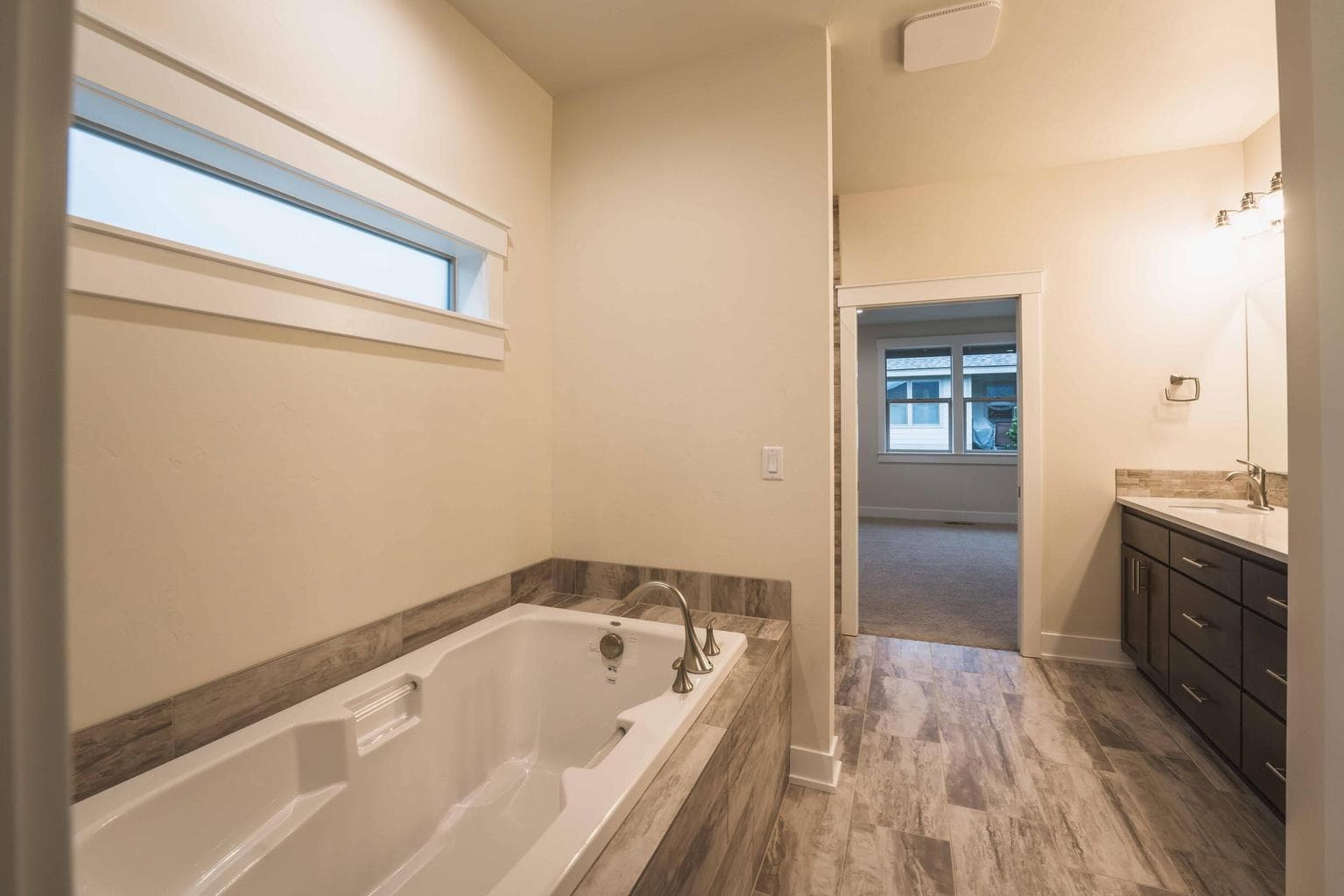 Photo of 2627 NW Redwood Circle 45 of 54