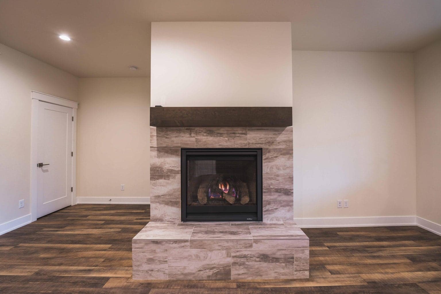 Photo of 2627 NW Redwood Circle 16 of 54