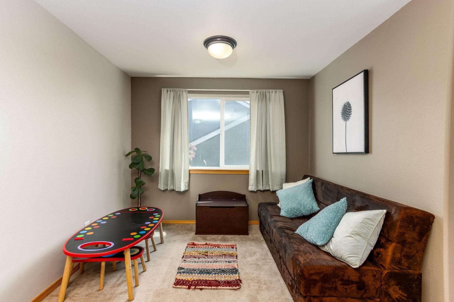 Spacious nook in upper family room area