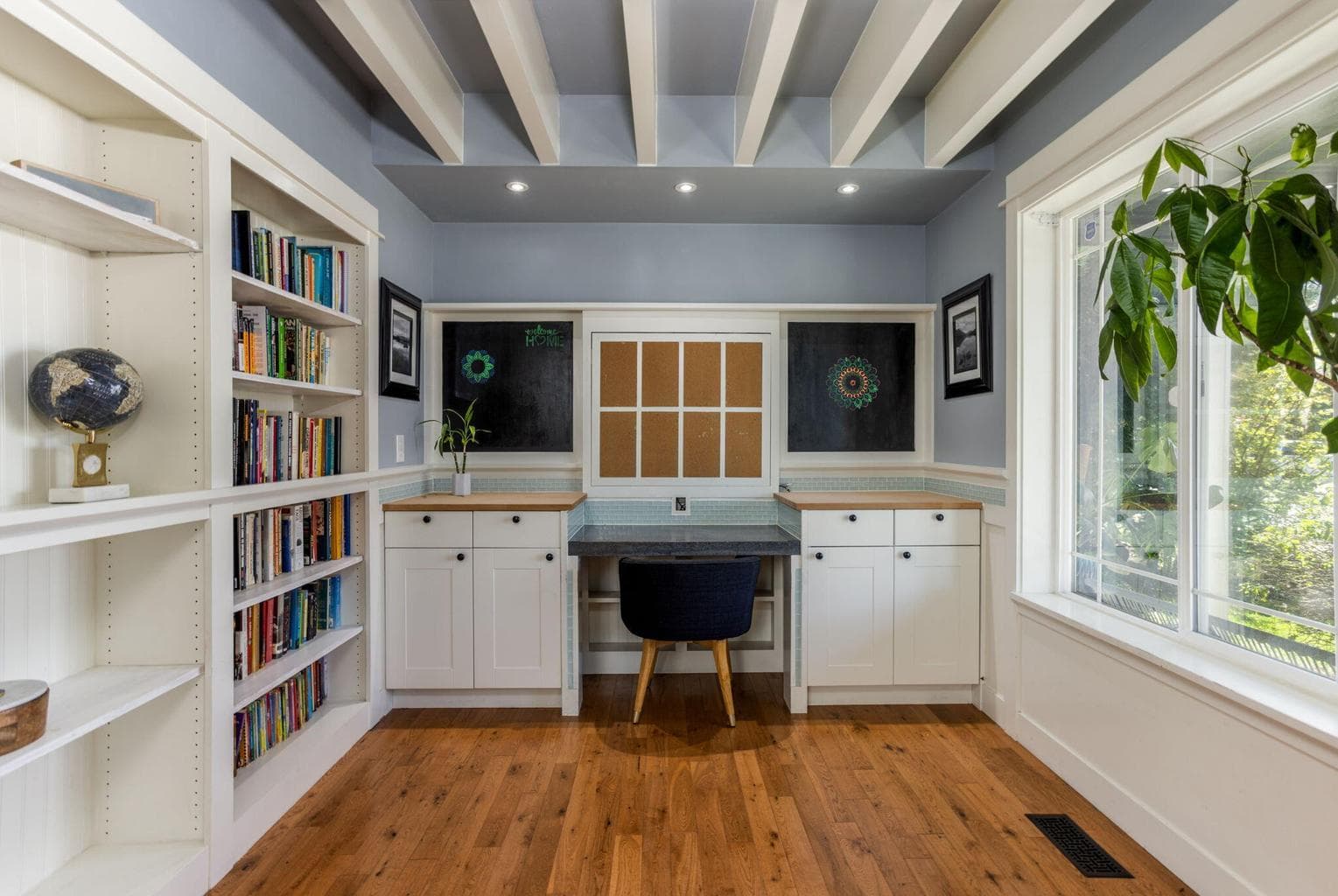 Office/Bonus Room with built ins