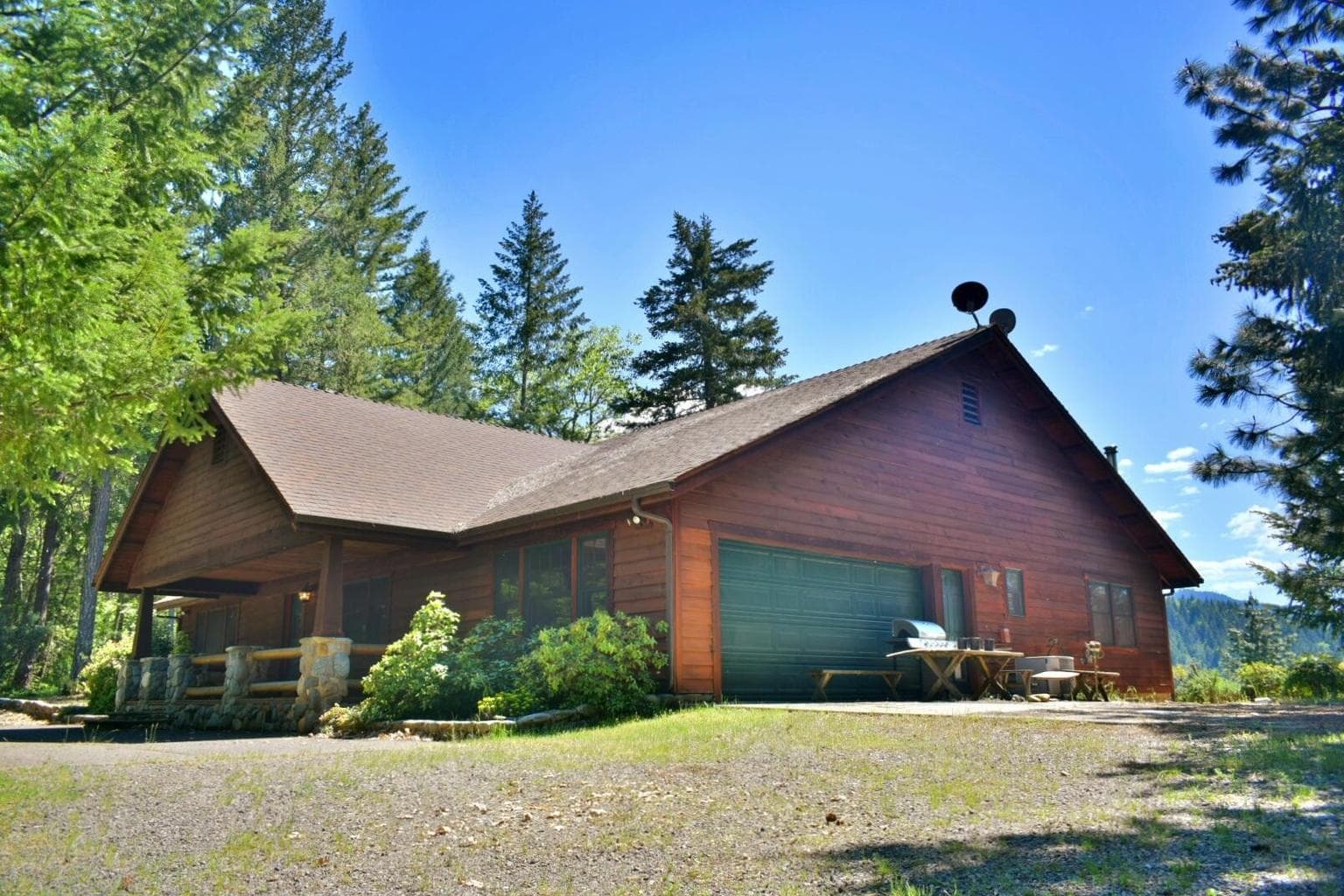 has 2 car attached garage