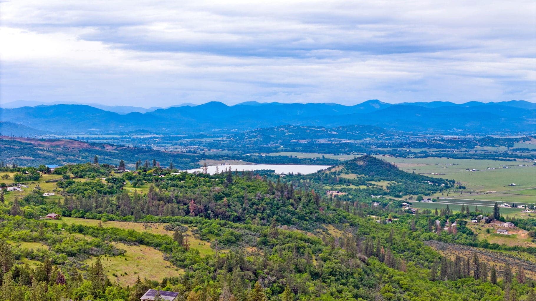 Agate Lake & Mountains Views
