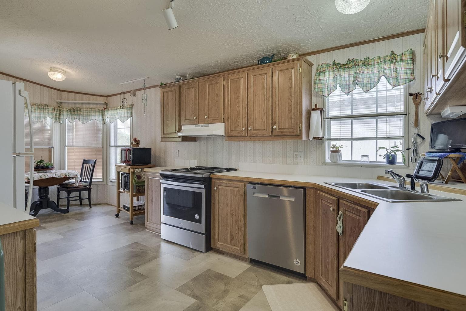 Photo of 1515 NW Fir Avenue 8 of 22