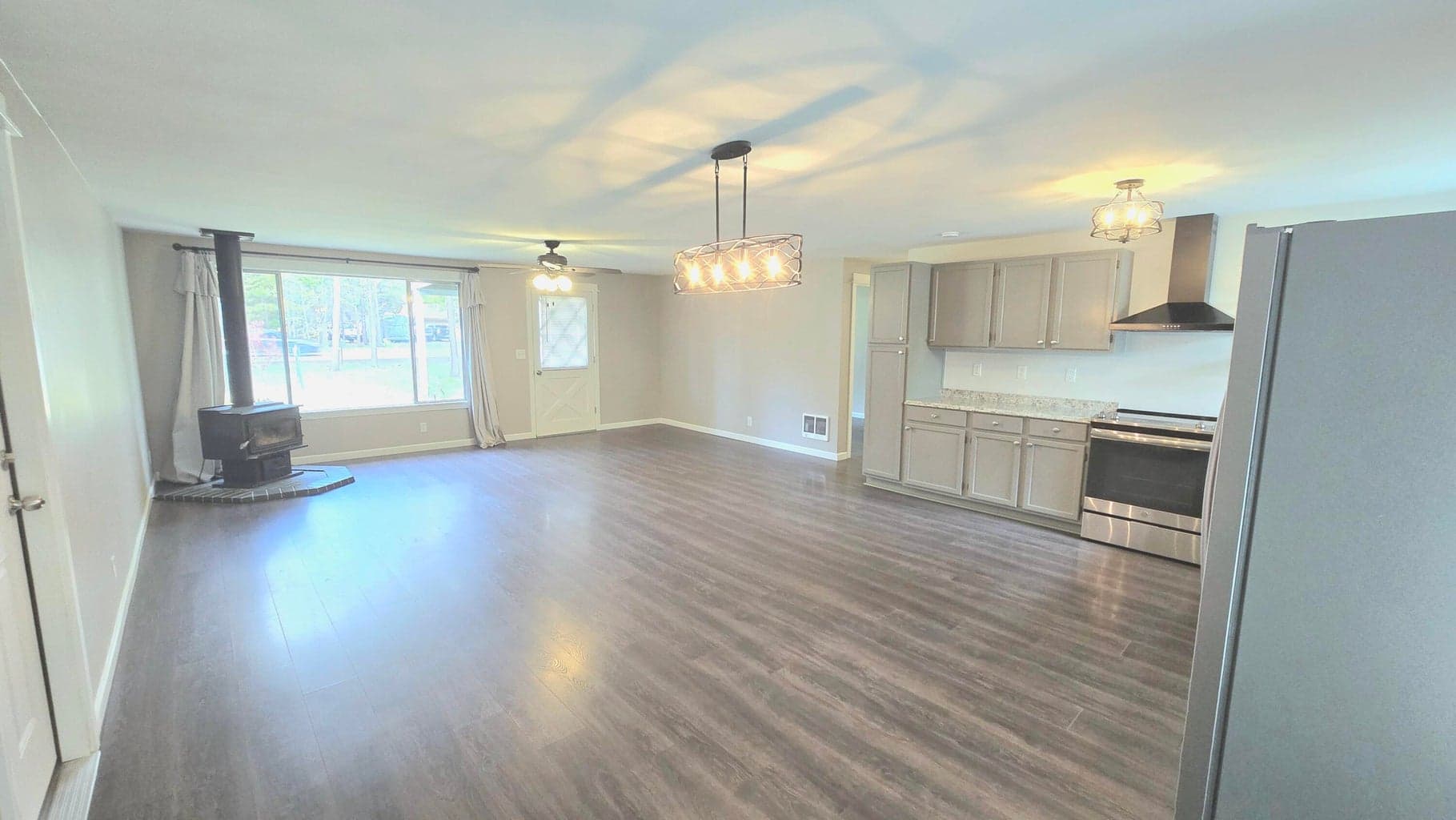 Photo of 16010 Buena Vista Drive 5 of 31