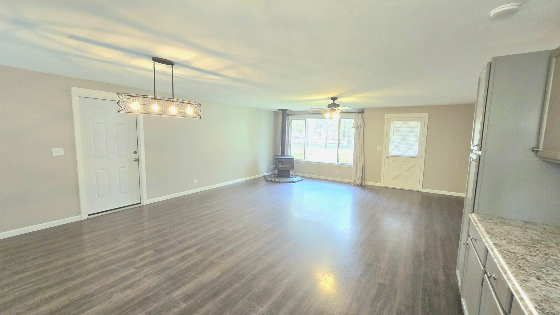 Photo of 16010 Buena Vista Drive 6 of 31