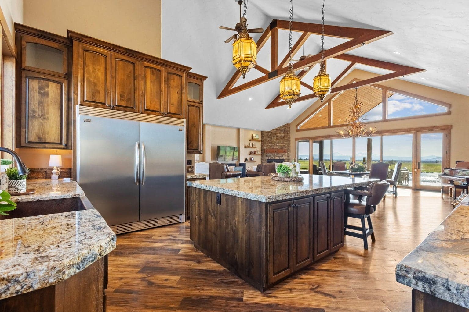 Granit counters, 5x9 island & industrial fridge w/ 32" doors.