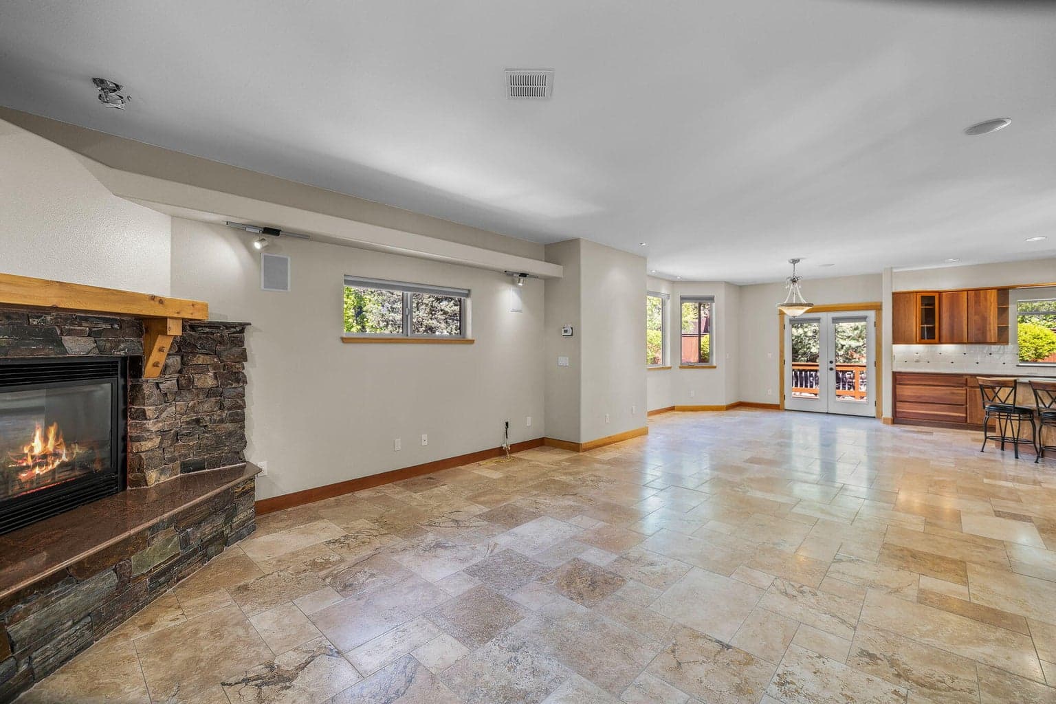 Spacious living area w/Gas FP, art lighting & surround sound