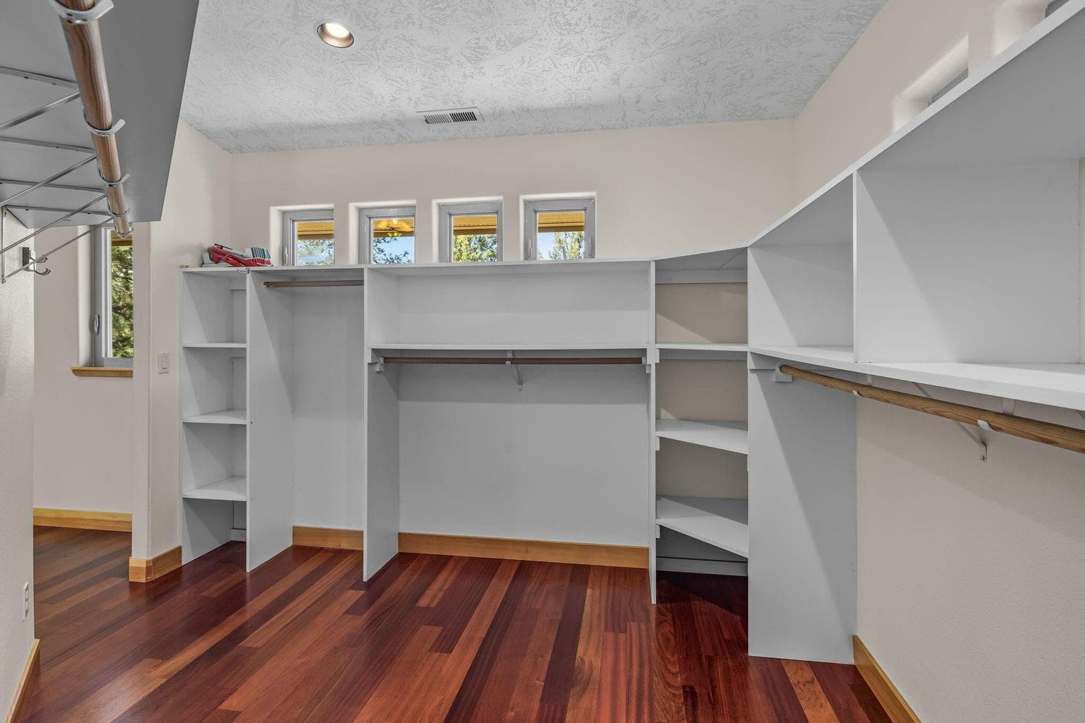 Primary closet builtins