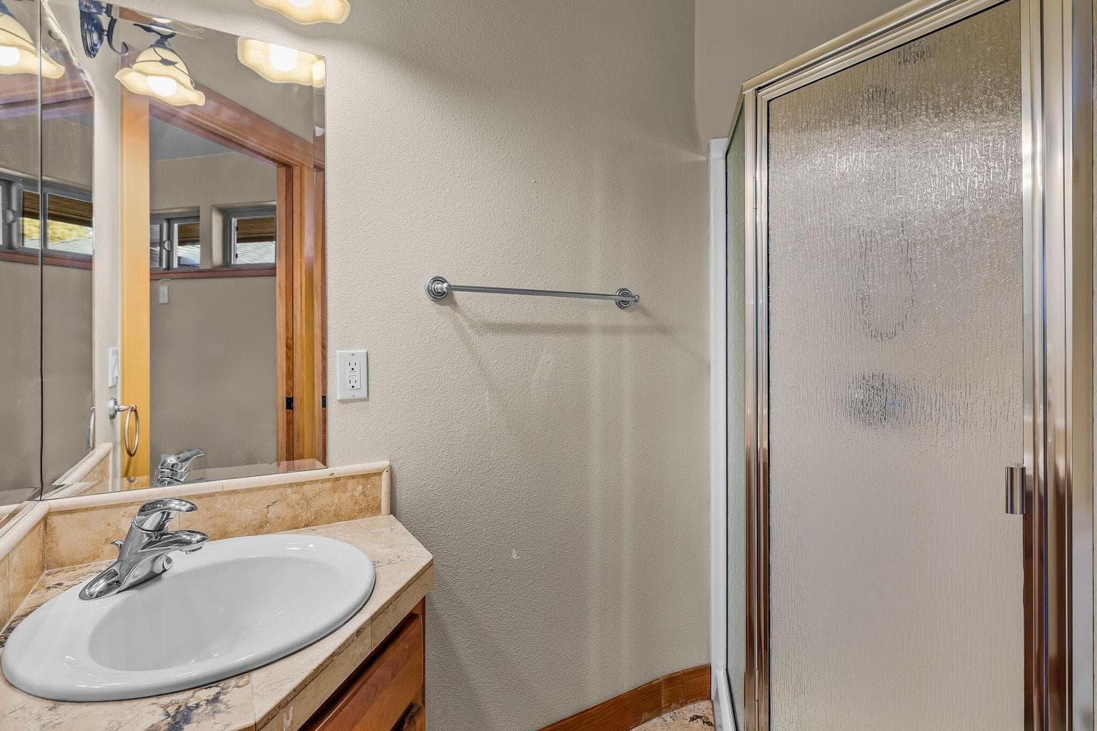 Full bath off of Den/Bonus space