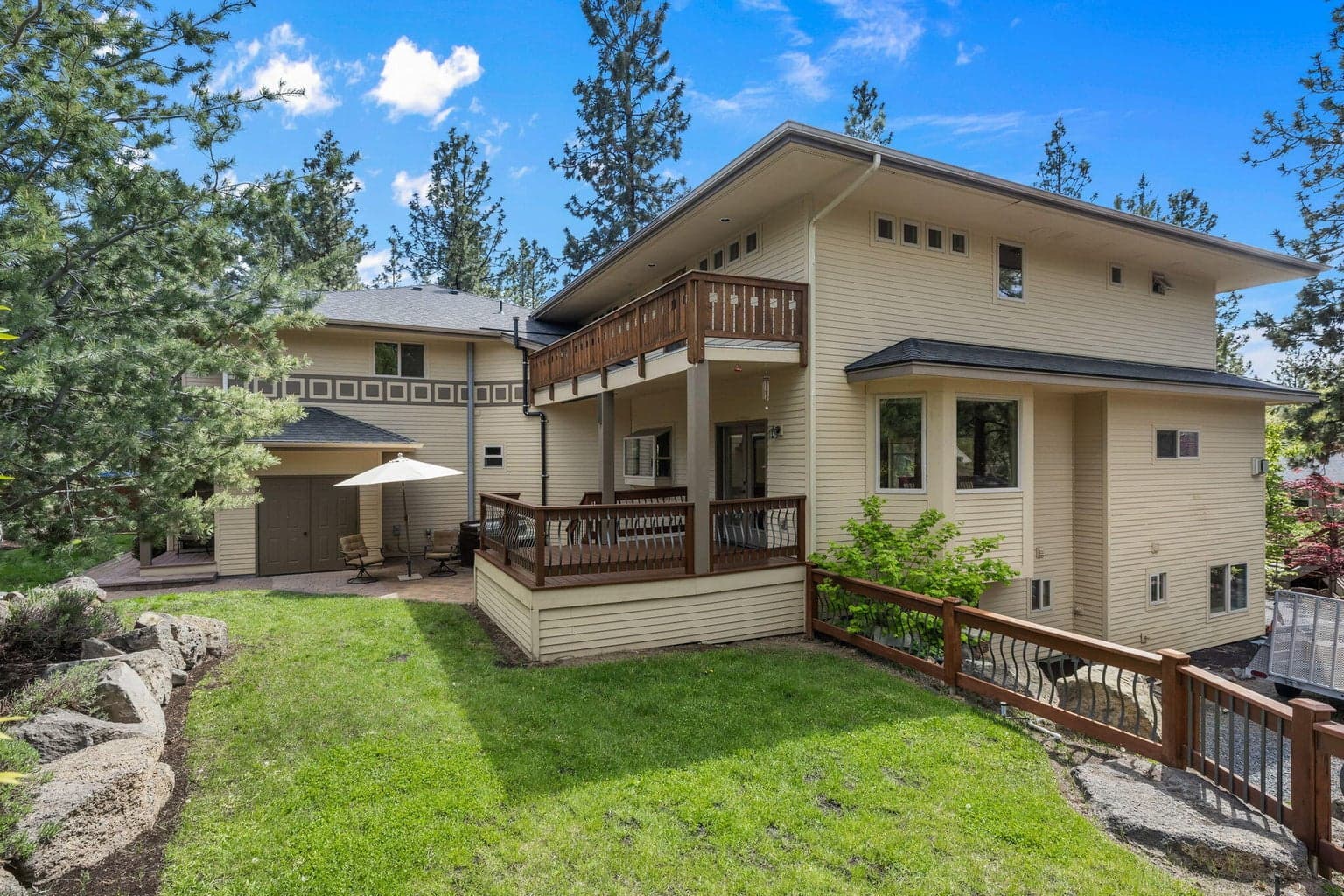 Private, fenced back yard