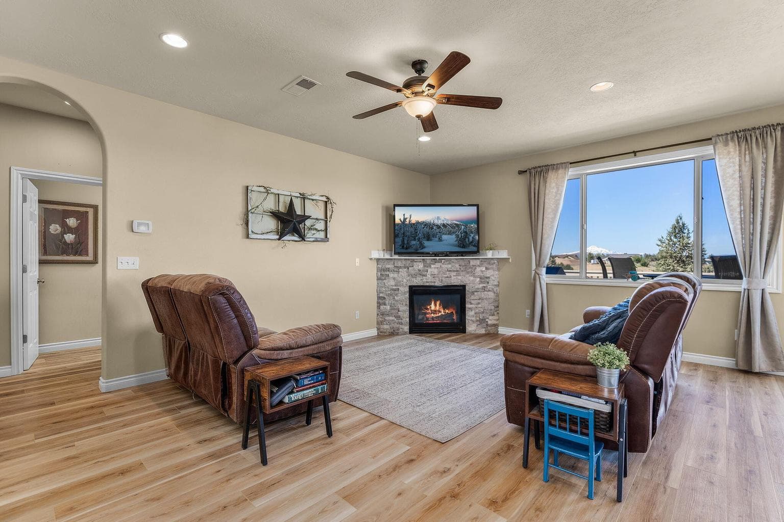 Photo of 621 SE Nugget Lane 7 of 77