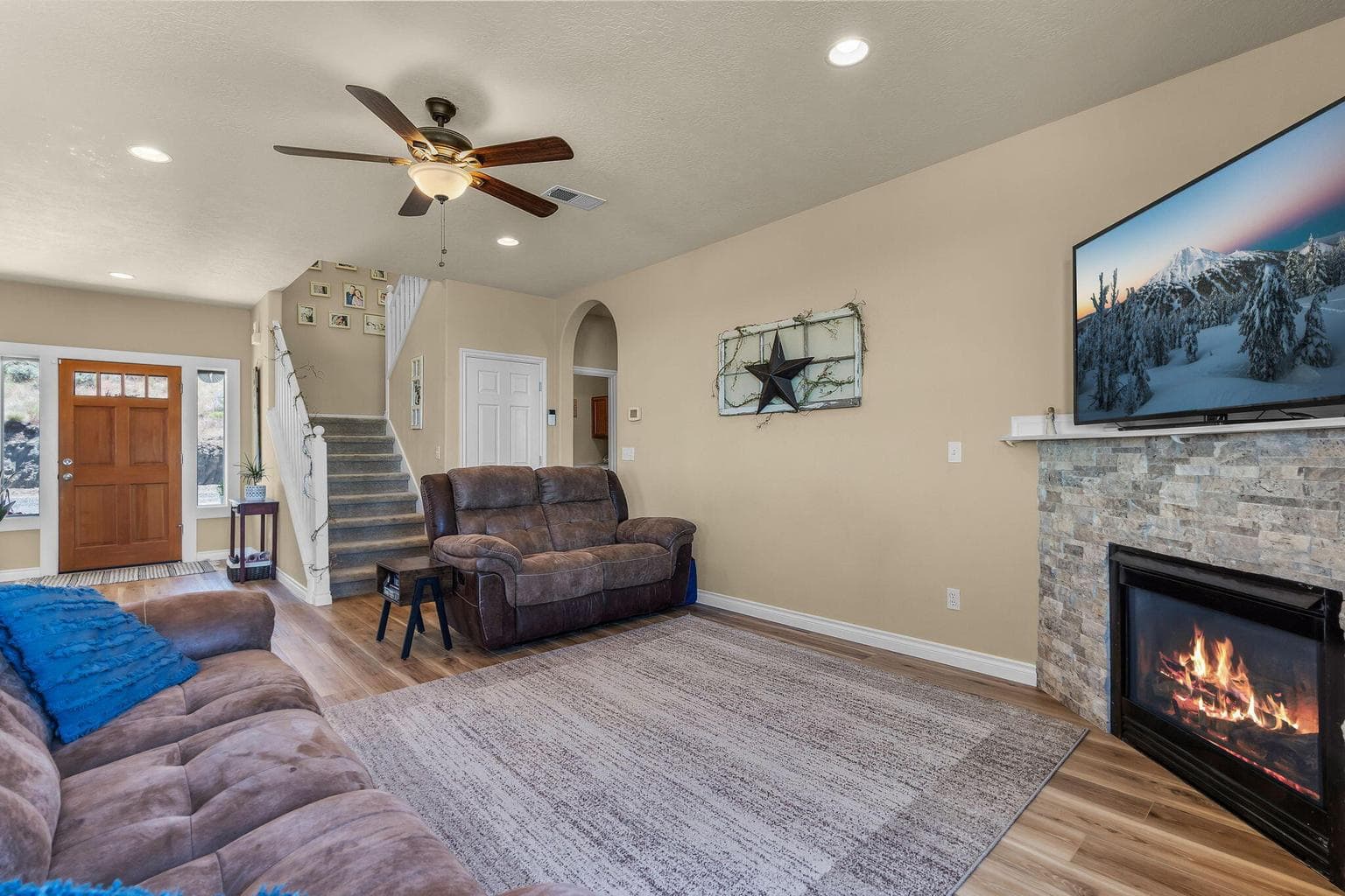Photo of 621 SE Nugget Lane 9 of 77