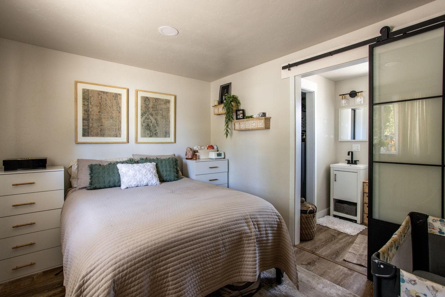 Guest suite