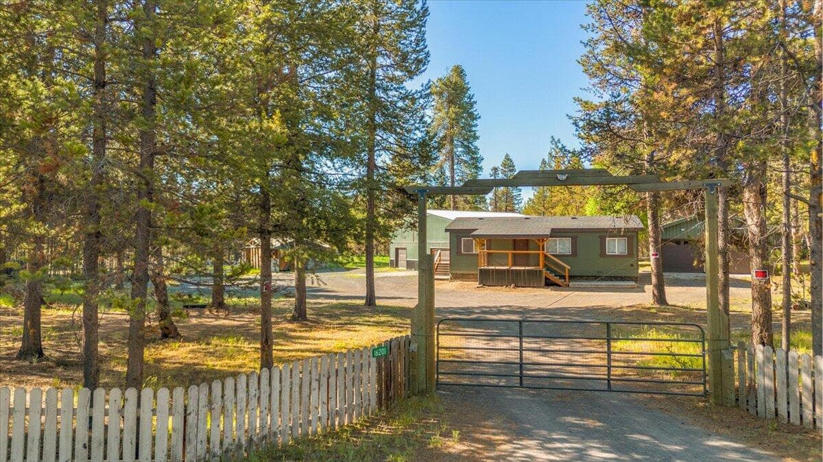 Photo of 16201 Hawks Lair Road 1 of 52