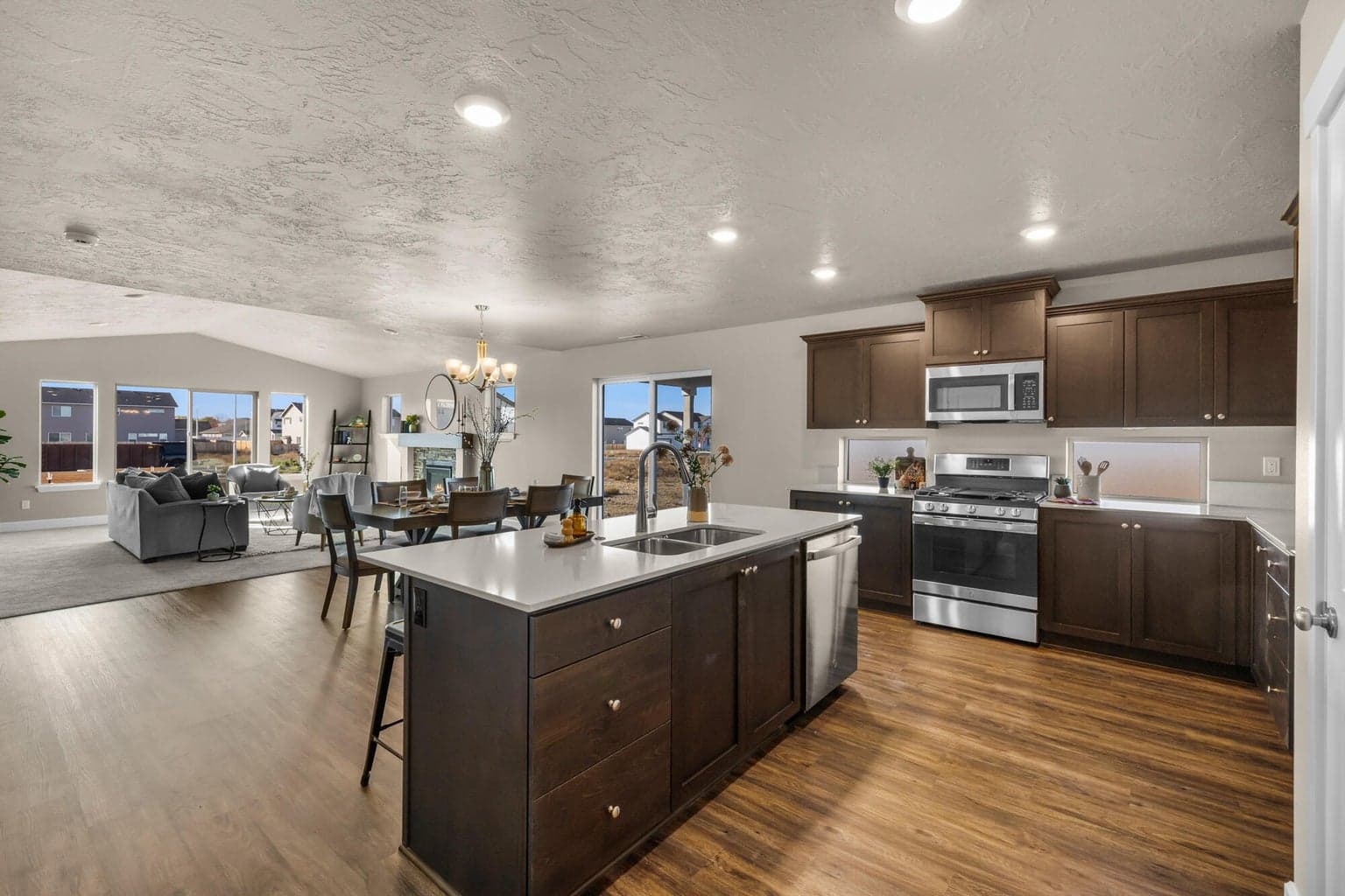 Photo of 1153 NW Walnut Avenue 7 of 18