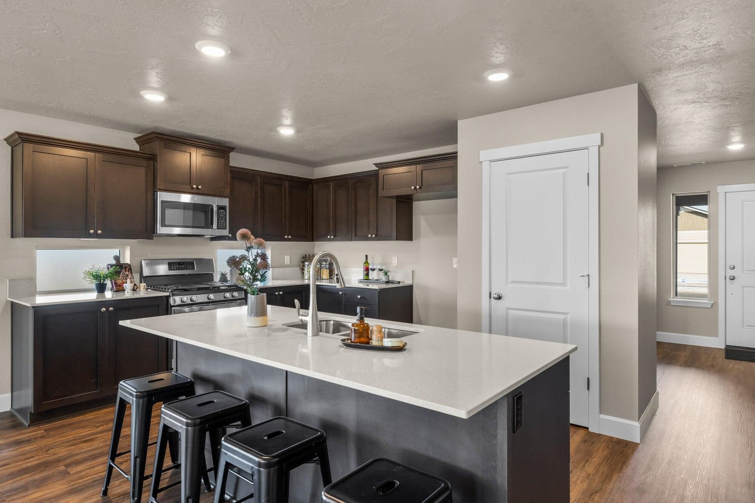 Photo of 1153 NW Walnut Avenue 8 of 18