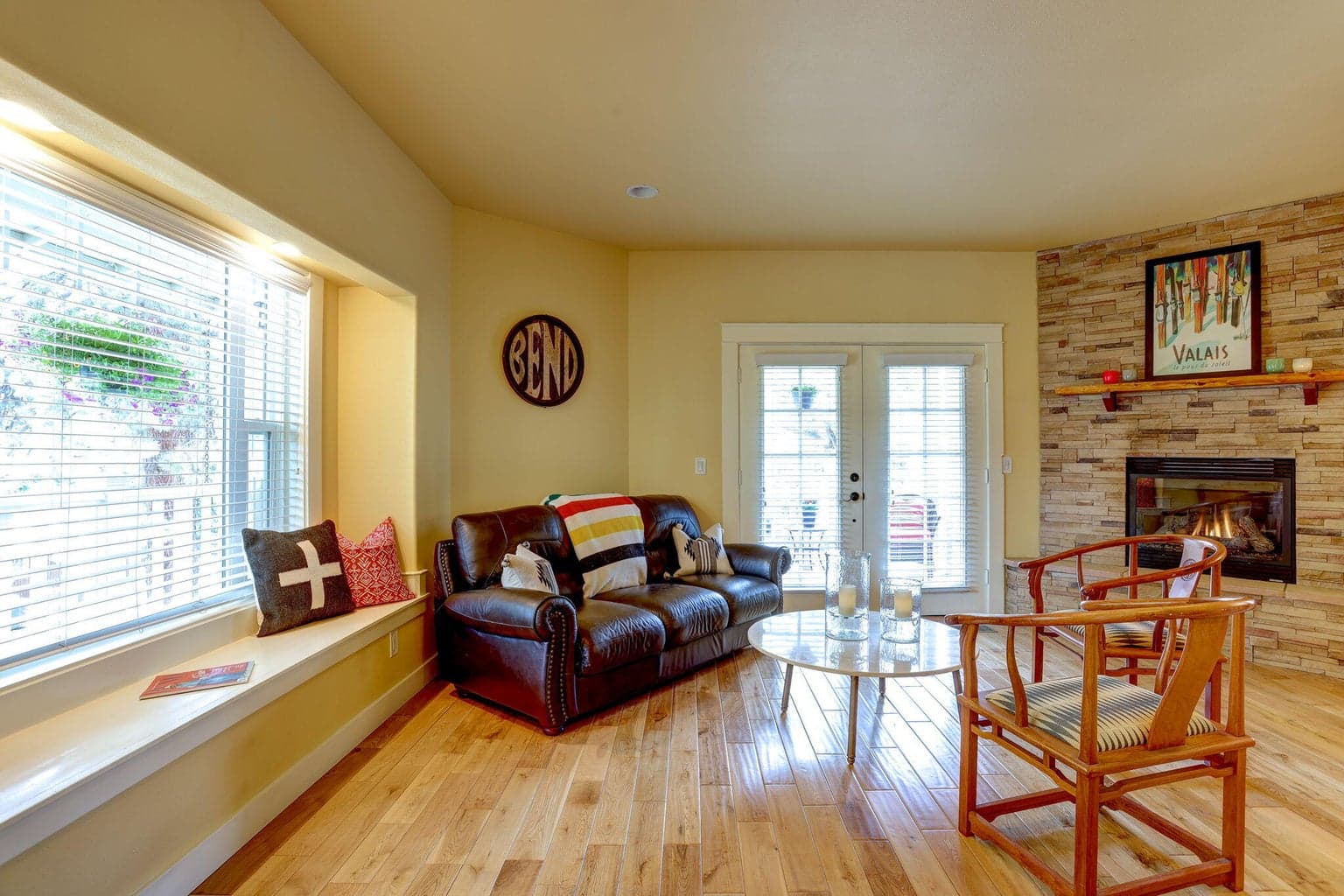 Photo of 1850 NE Berg Way 6 of 28