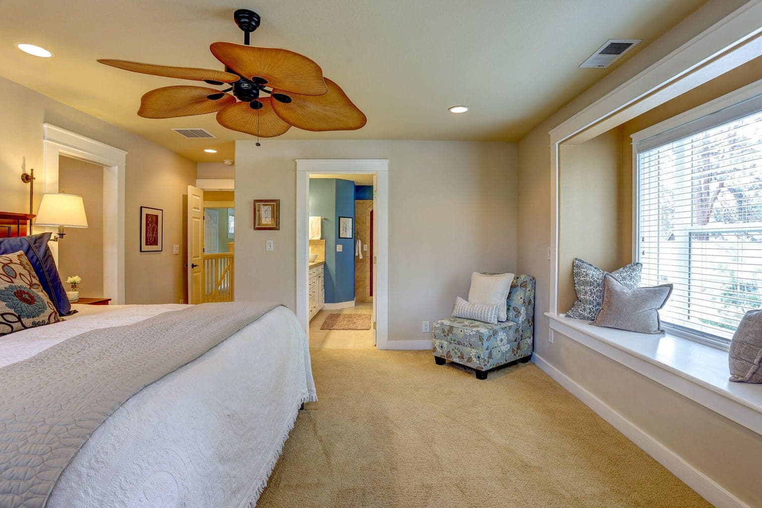 Photo of 1850 NE Berg Way 14 of 28