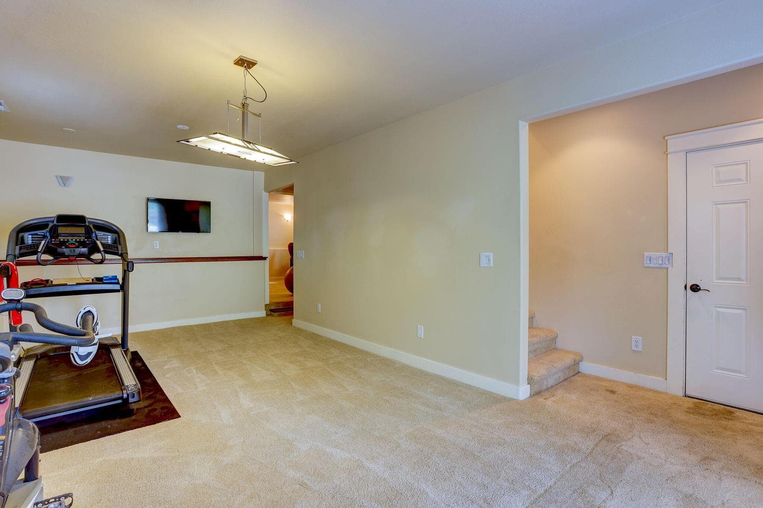 Photo of 1850 NE Berg Way 16 of 28