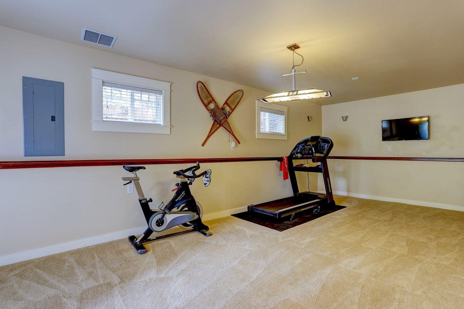 Photo of 1850 NE Berg Way 17 of 28