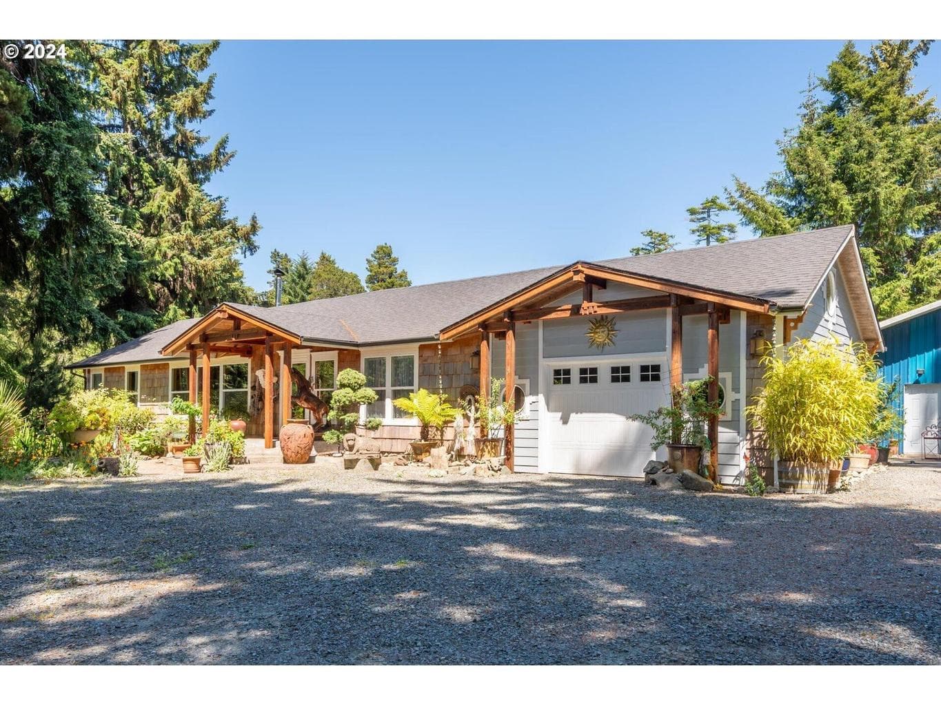 48611 Hwy 101, Bandon, 97411