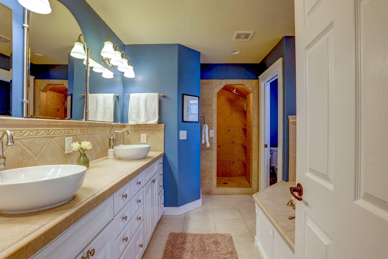 Photo of 1850 NE Berg Way 15 of 28