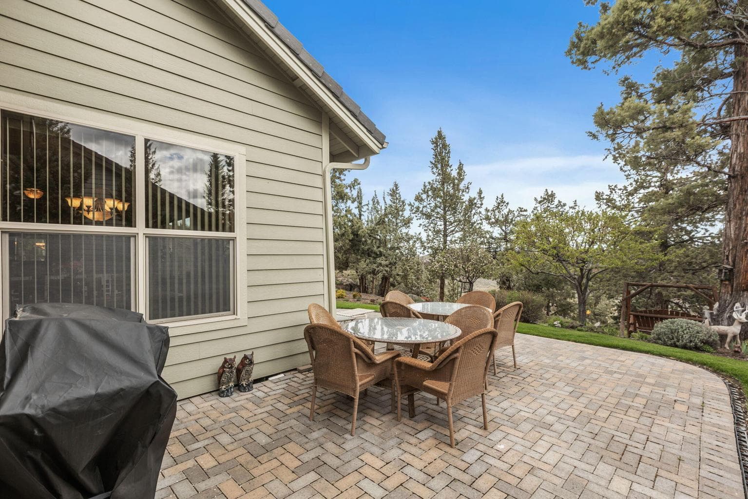 Photo of 1825 NW Cliff Side Way 31 of 50