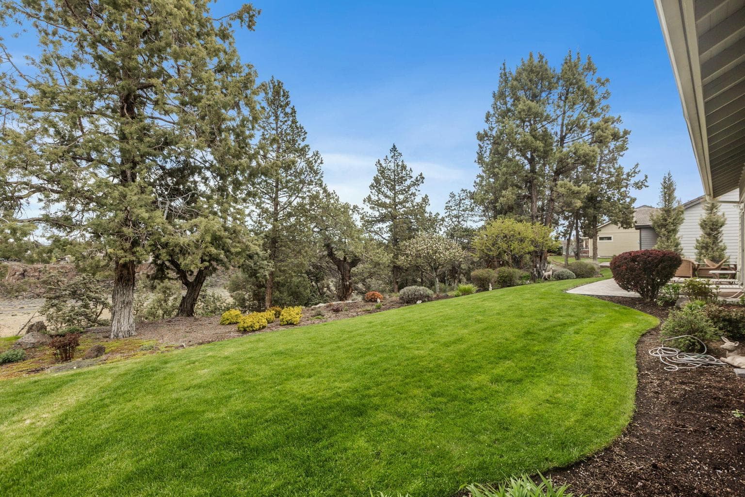 Photo of 1825 NW Cliff Side Way 36 of 50
