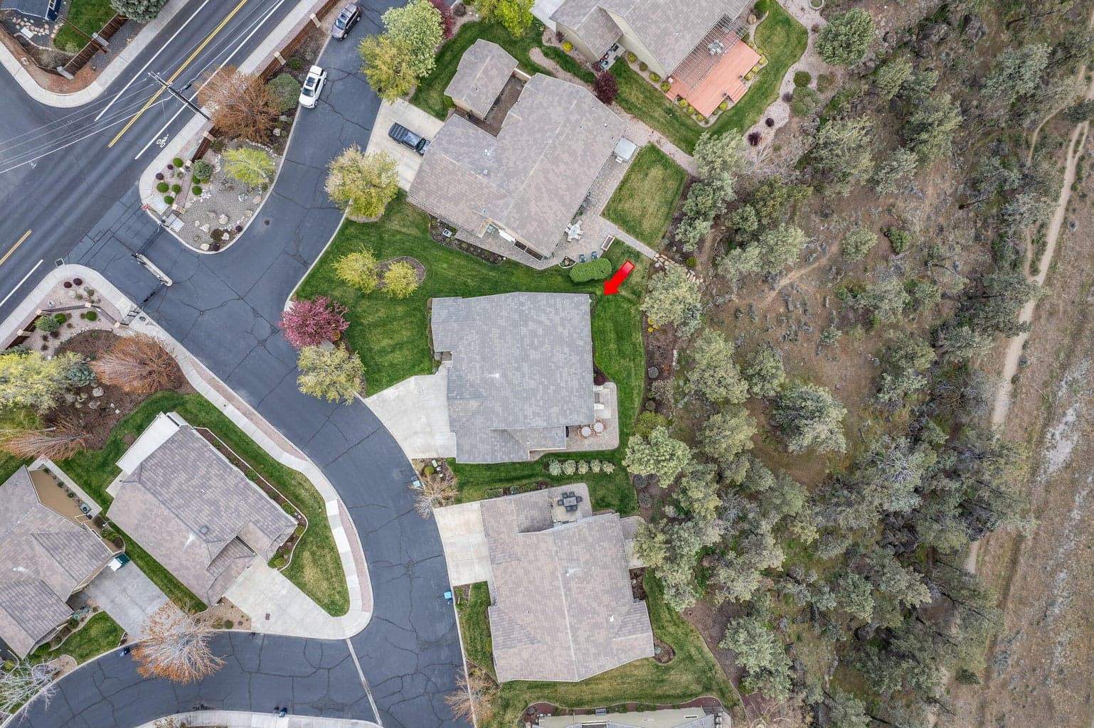Photo of 1825 NW Cliff Side Way 45 of 50