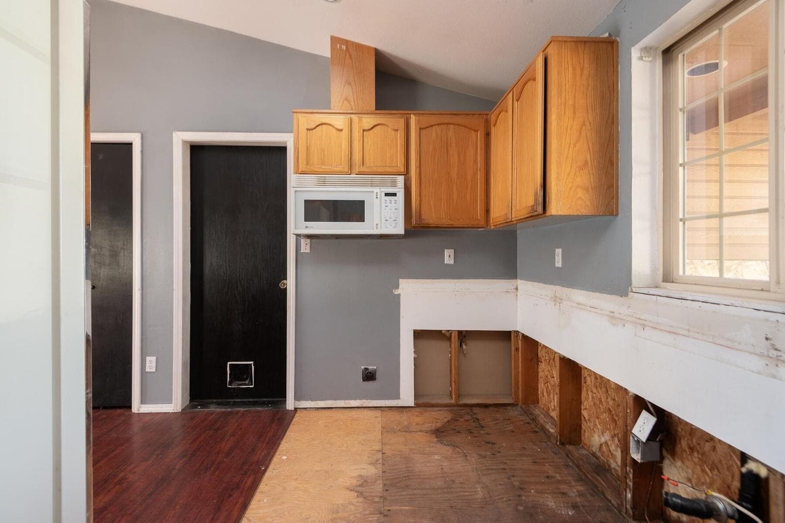 Photo of 2241 NE Hyatt Court 10 of 22