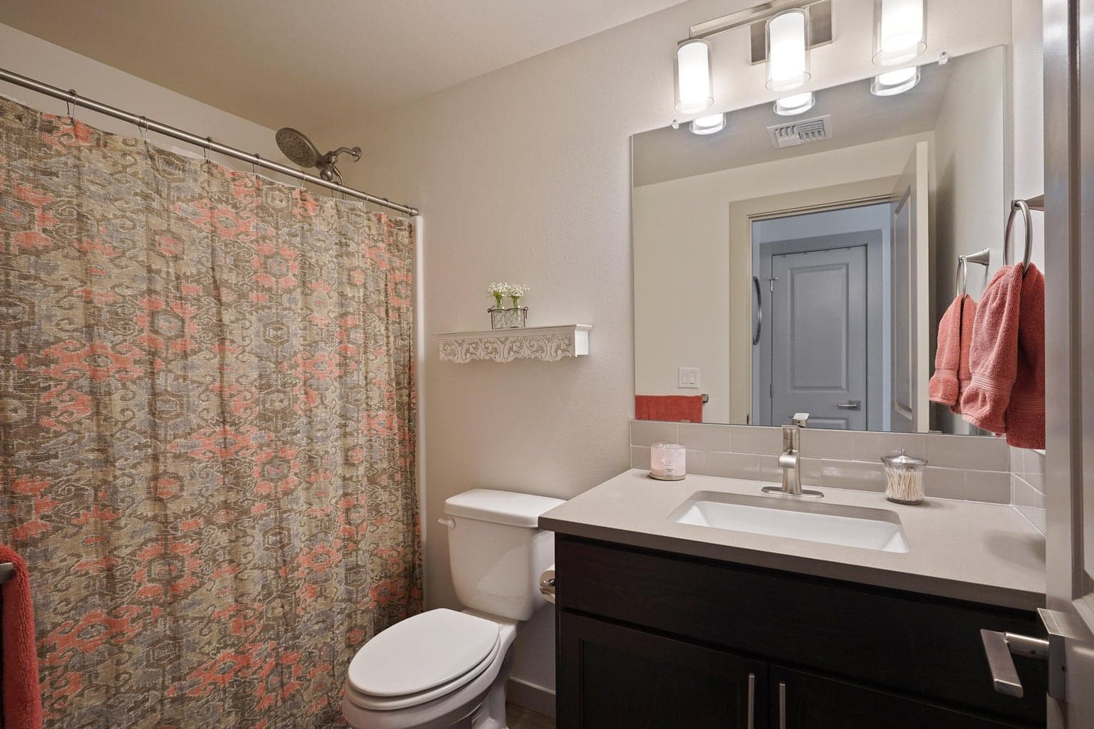 Guest Bathroom (upstairs)