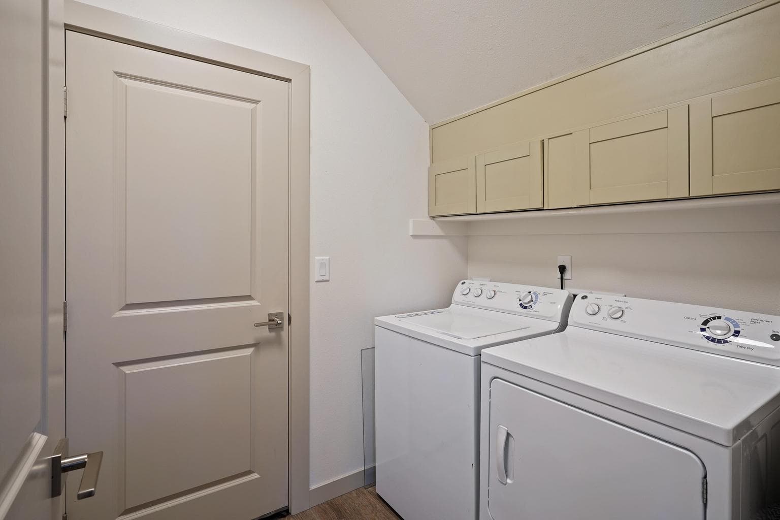 Laundry room (main level)