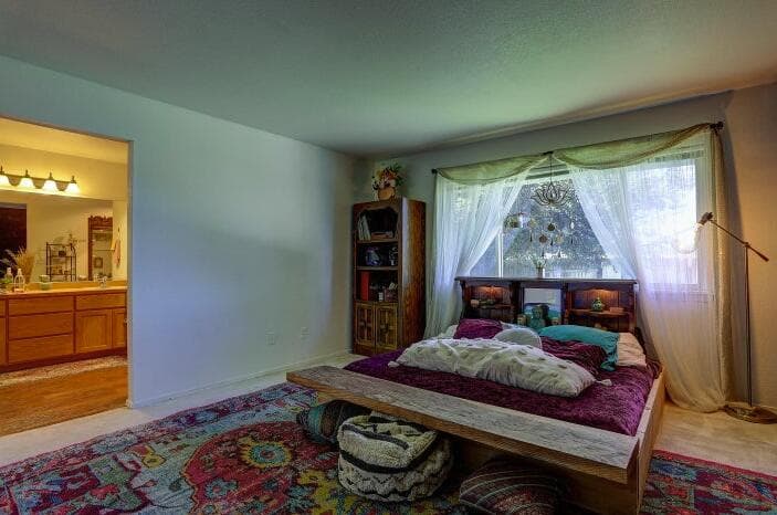 Photo of 2250 NW Jackpine Court 13 of 24