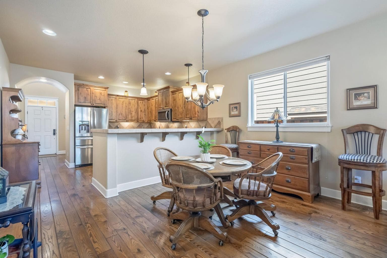 Dining area with breakfast bar