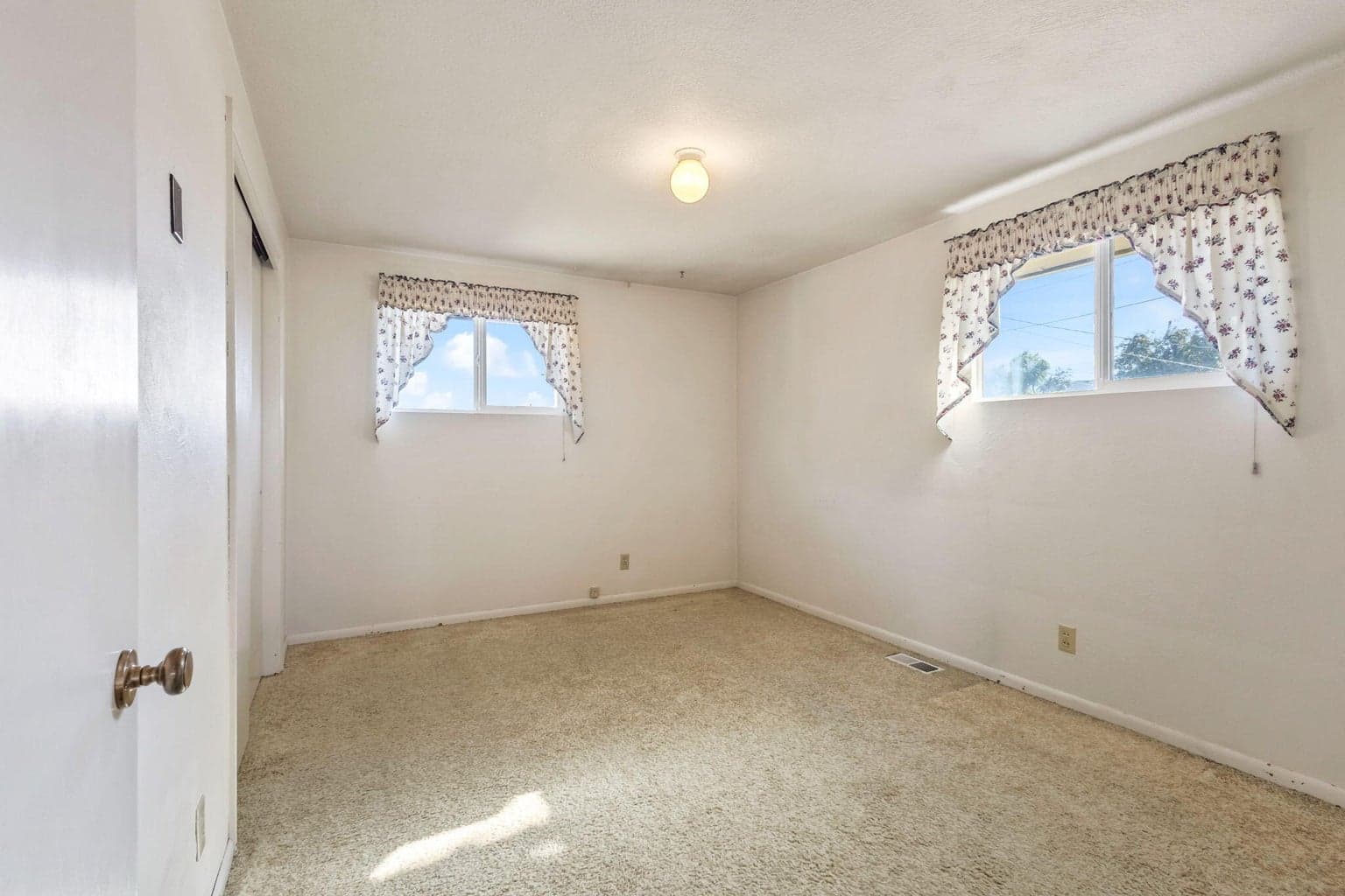 Photo of 498 NW Birch Lane 32 of 38