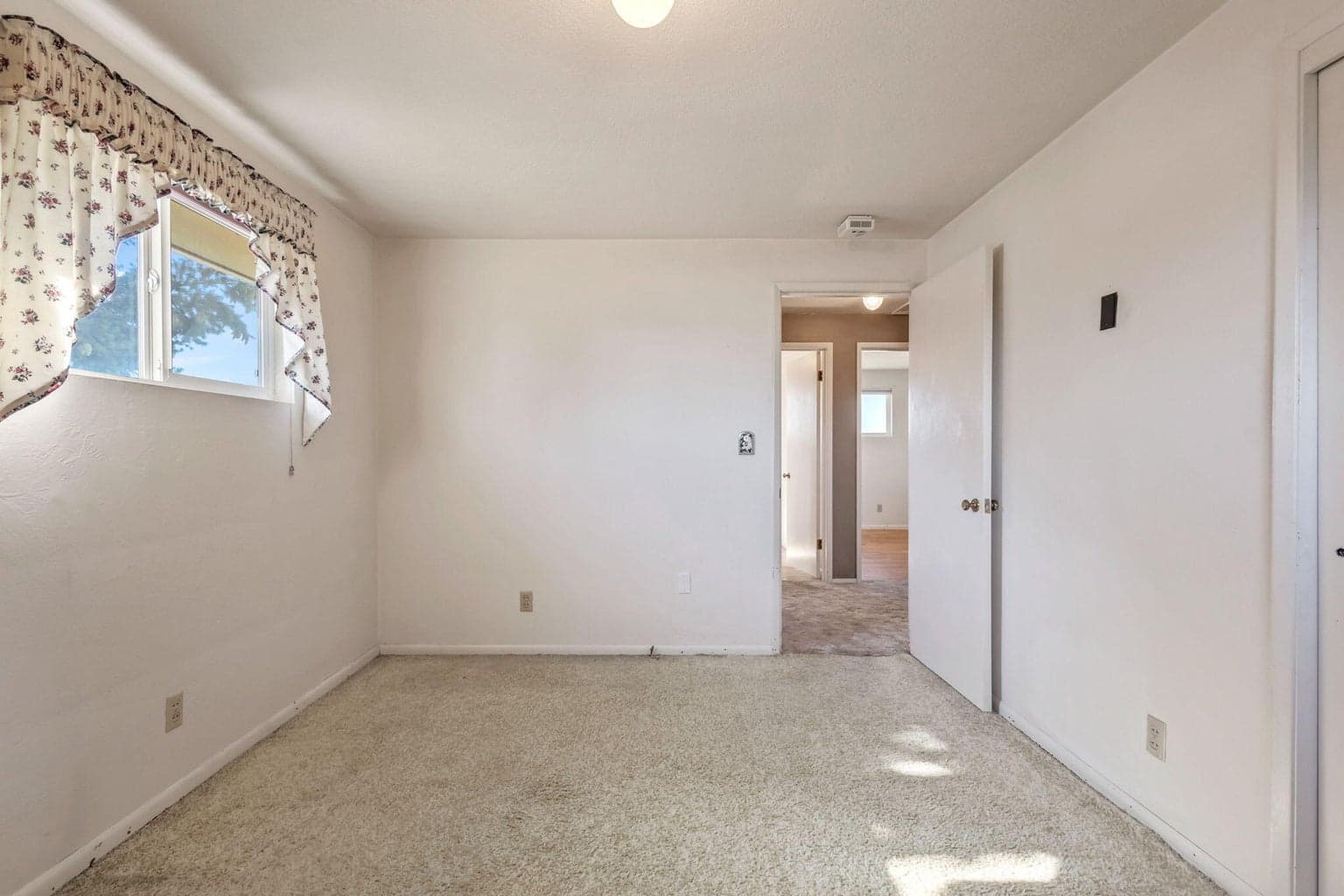 Photo of 498 NW Birch Lane 33 of 38
