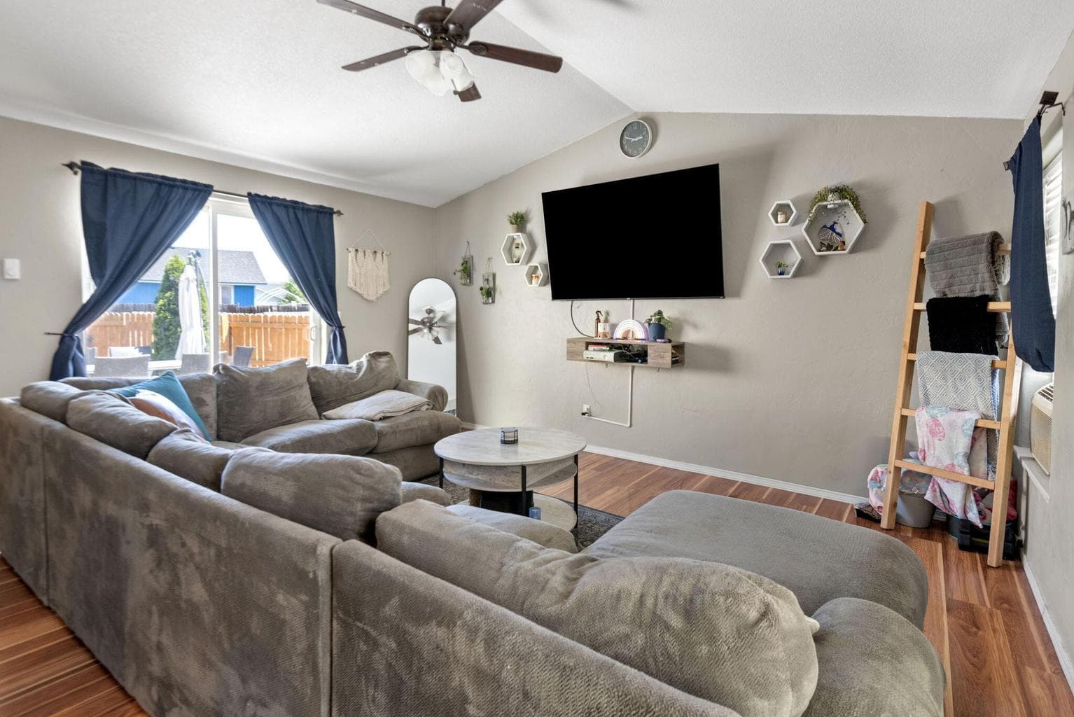 Photo of 644 NE Cobblestone Lane 8 of 20