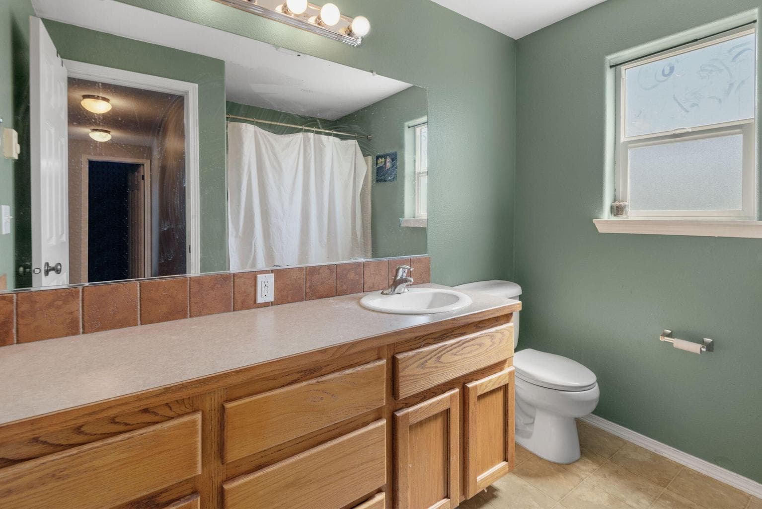 Photo of 644 NE Cobblestone Lane 13 of 20