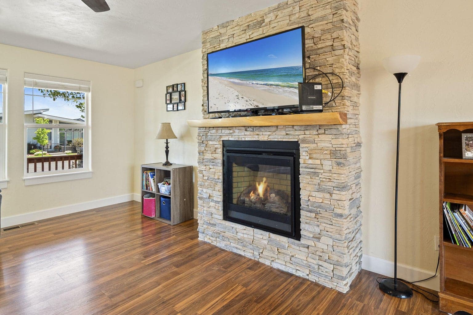 Photo of 685 NW Rimrock Drive 10 of 45