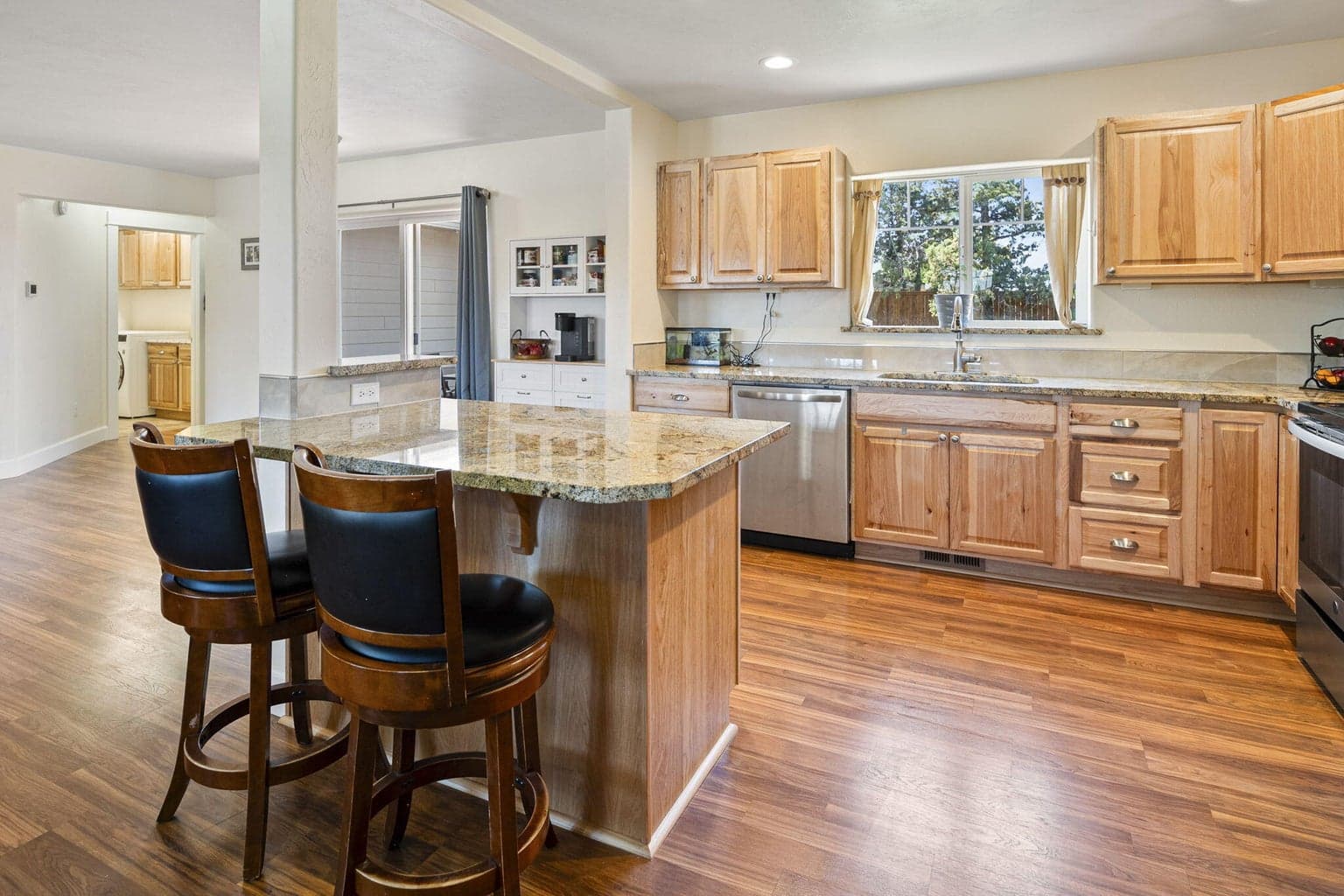 Photo of 685 NW Rimrock Drive 13 of 45
