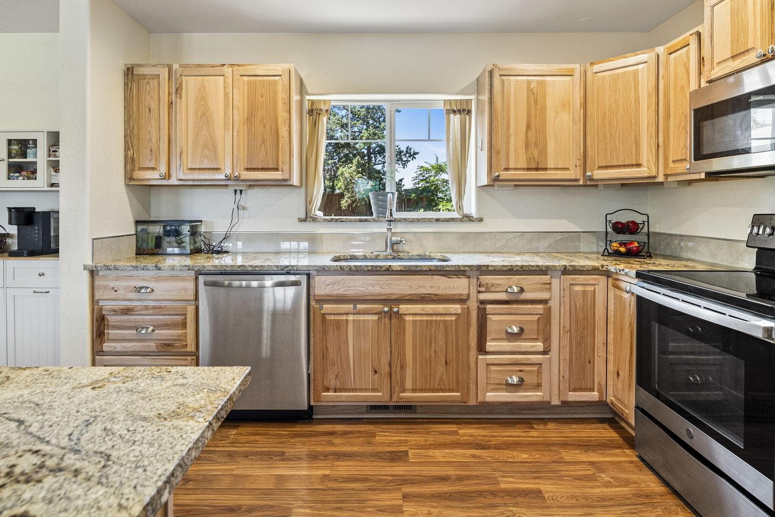 Photo of 685 NW Rimrock Drive 15 of 45