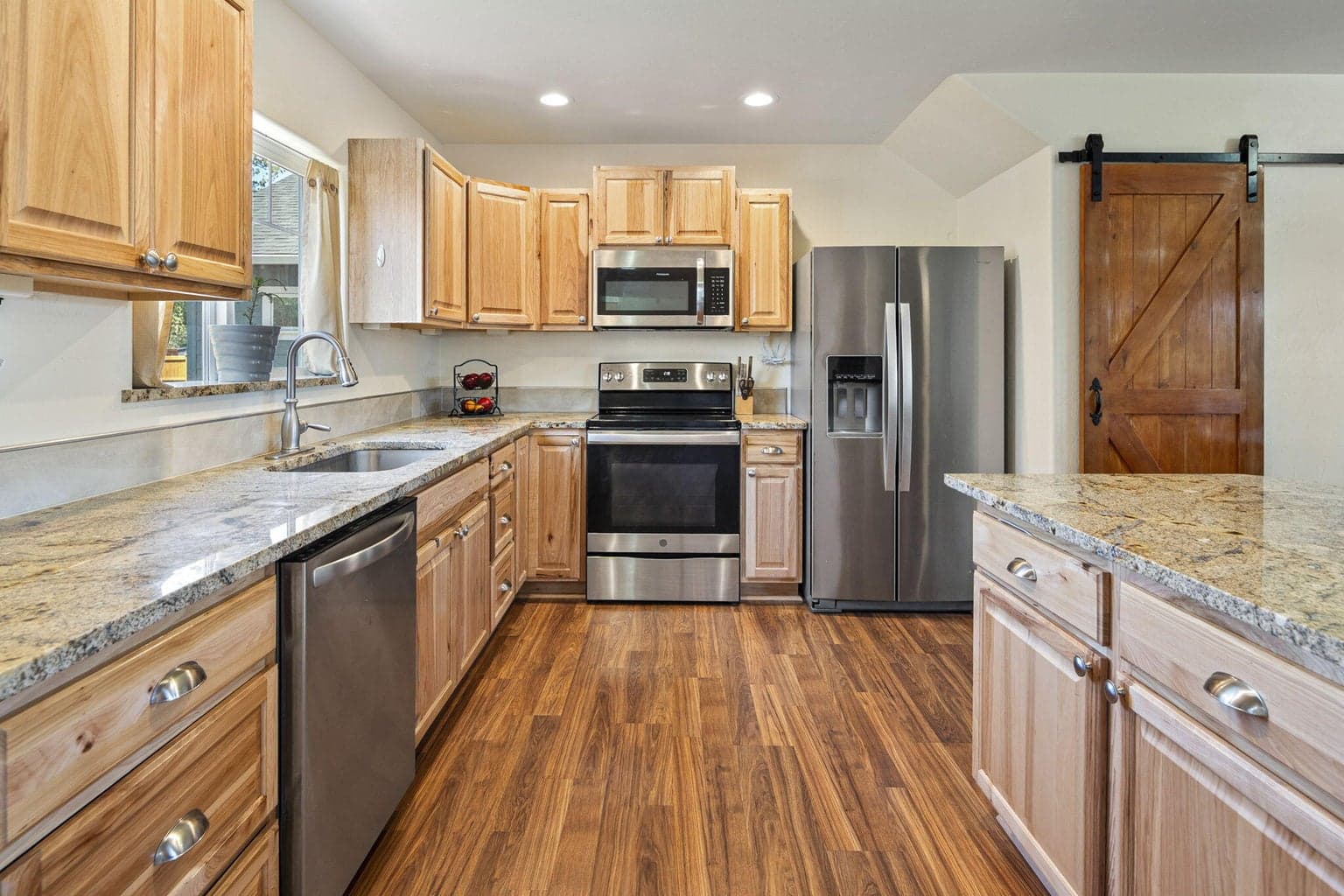 Photo of 685 NW Rimrock Drive 17 of 45