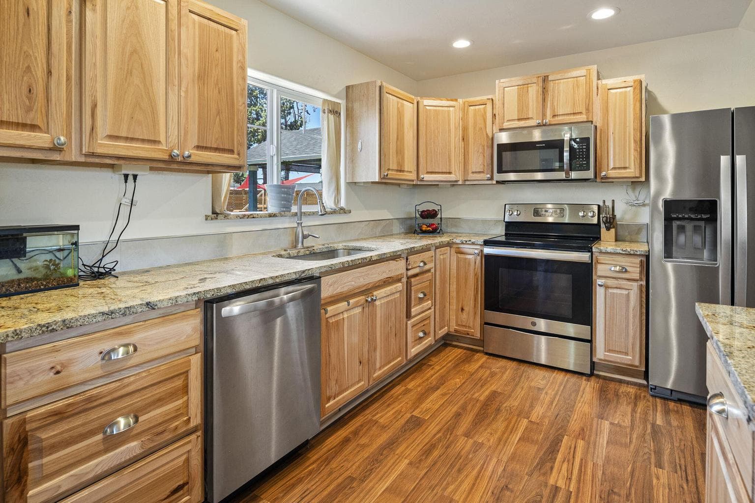 Photo of 685 NW Rimrock Drive 16 of 45