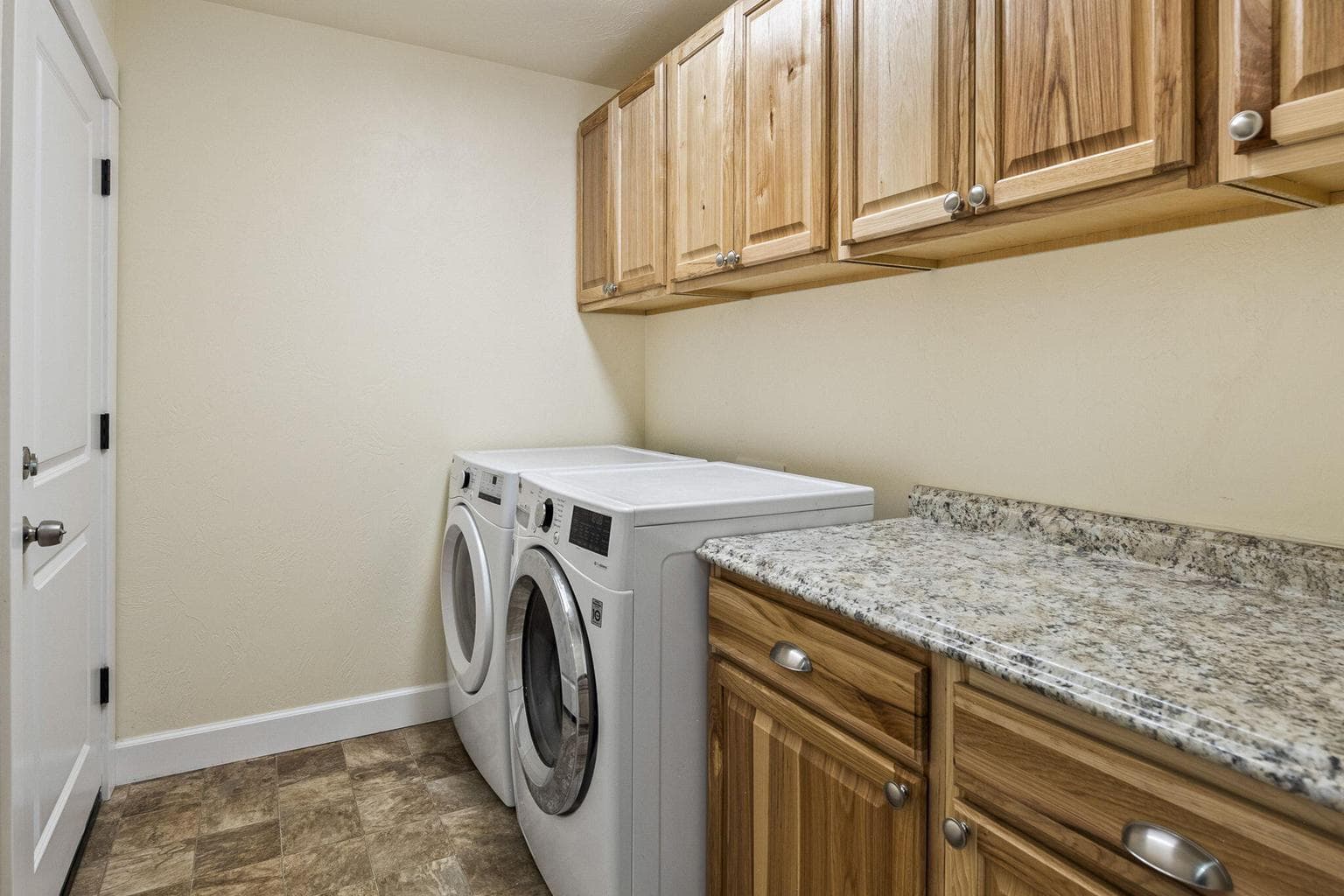 Photo of 685 NW Rimrock Drive 20 of 45