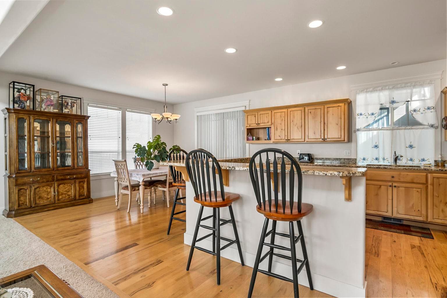 Photo of 3747 SW Xero Place 9 of 52