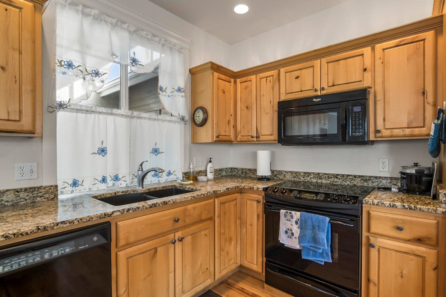 Photo of 3747 SW Xero Place 13 of 52