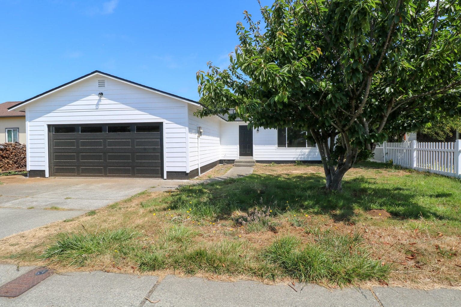 890 11th, Bandon, 97411