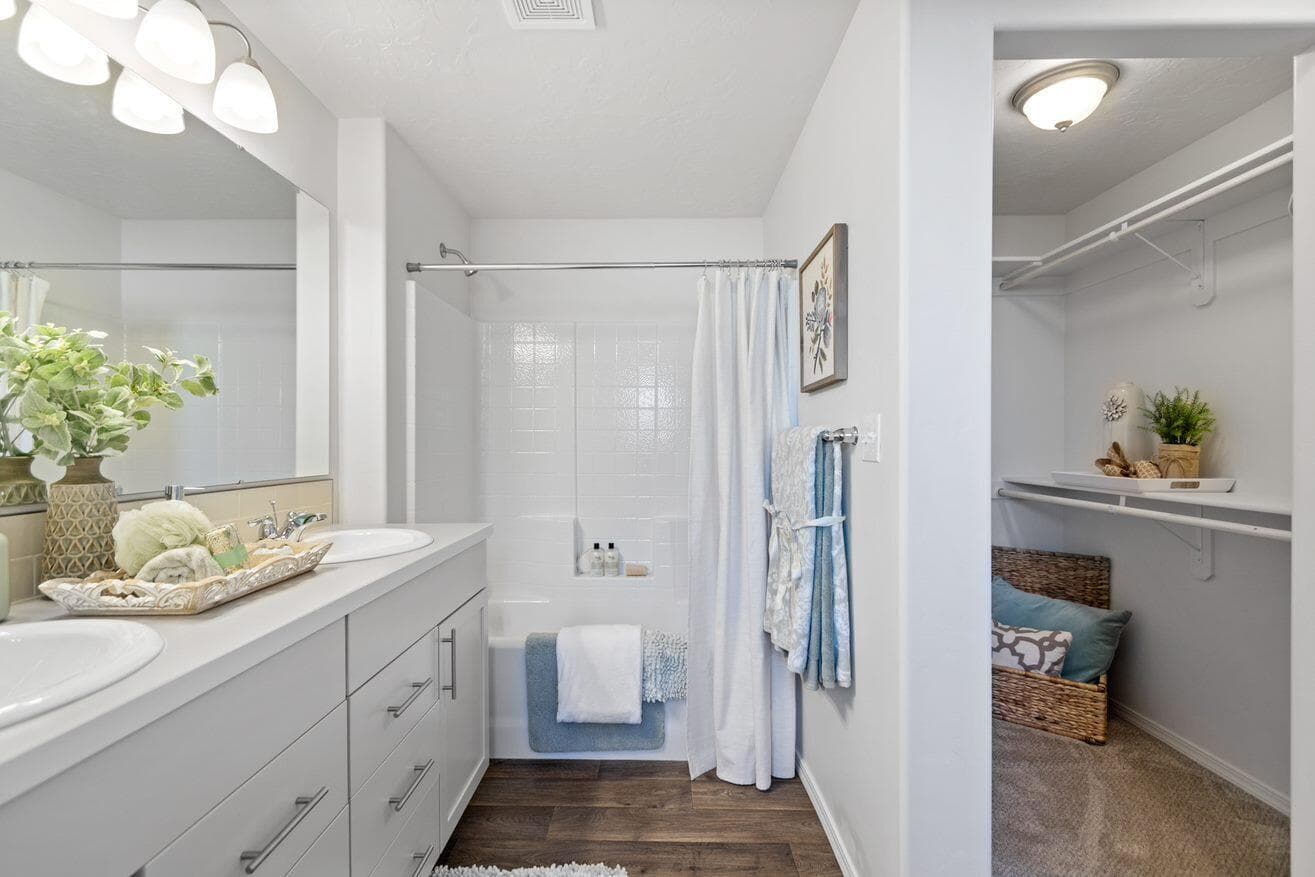 Photo of 3295 NW Canyon Drive 10 of 10